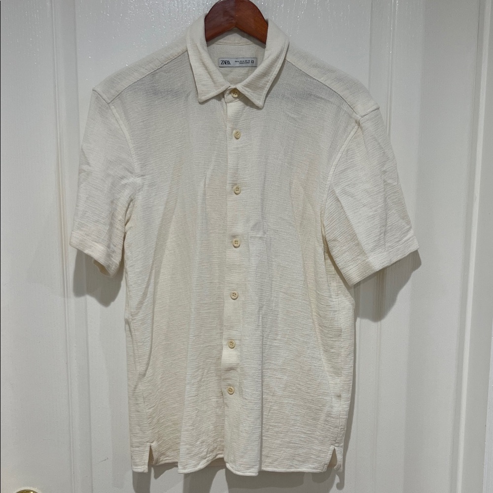 Zara Men's Off-White Short Sleeve Shirt